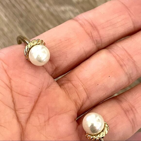 Gold tone faux Pearl bangle bracelet - Picture 3 of 8